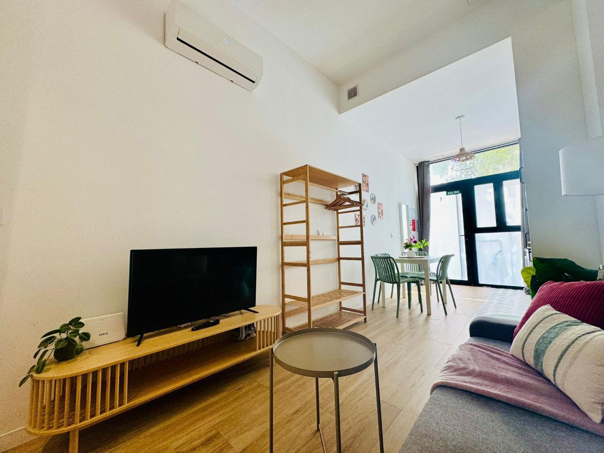 & Cozy Flat Close The * Valenza